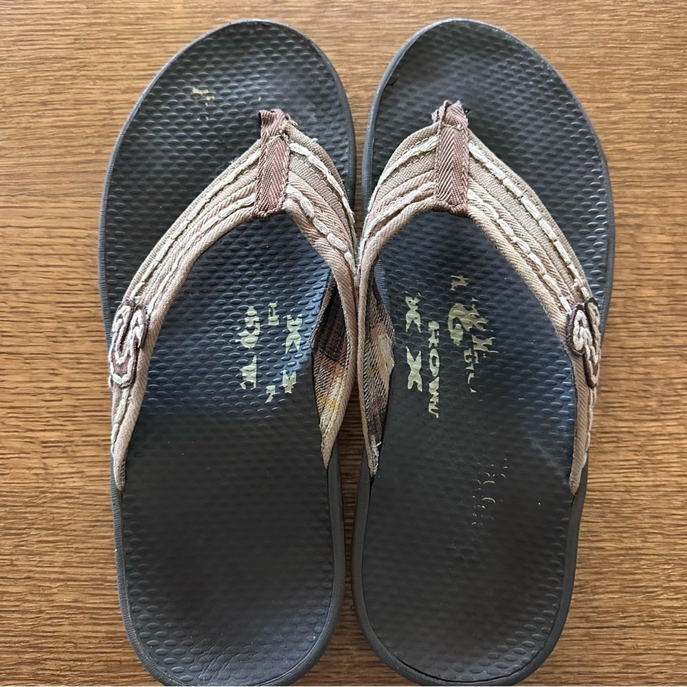 True Religion Y2K men’s brown canvas flip flops (B)
